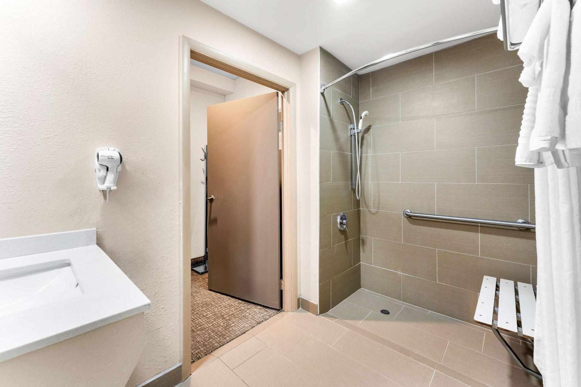 Hotel Surestay By Western North 3*